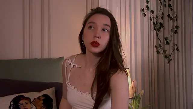Snapshot of Suzaneey chatting on 05-09-26, 06:35 Suzaneey online show from 05-09-26, 06:35