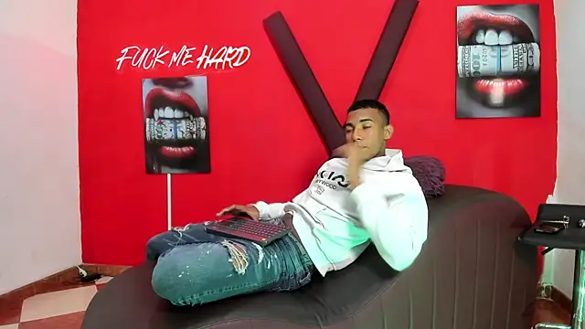 BLACK BOYS1 online show from 04-21-26, 02:37