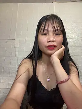 Snapshot of -Lucie-e chatting on 04-17-26, 07:55 -Lucie-e online show from 04-17-26, 07:55