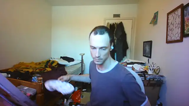 Snapshot of JohnnyMoves chatting on 07-14-26, 05:40 JohnnyMoves online show from 07-14-26, 05:40