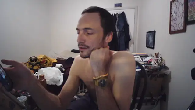 Snapshot of JohnnyMoves chatting on 07-23-26, 05:16 JohnnyMoves online show from 07-23-26, 05:16
