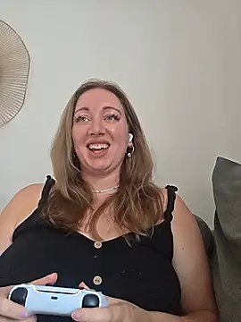 arielsweetieee online show from 07-28-26, 06:20