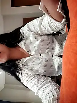 collage girl online show from 04-17-26, 10:40