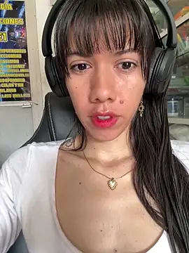 Snapshot of drea-an chatting on 04-23-26, 01:57 drea-an online show from 04-23-26, 01:57