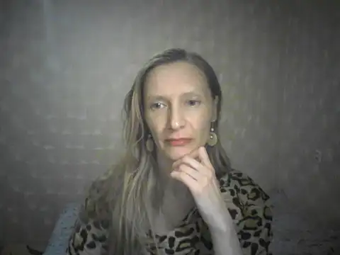 Snapshot of LunaBelle8 chatting on 04-18-26, 07:58 LunaBelle8 online show from 04-18-26, 07:58