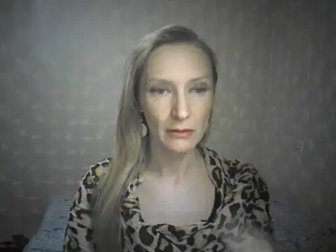 Snapshot of LunaBelle8 chatting on 04-19-26, 05:45 LunaBelle8 online show from 04-19-26, 05:45