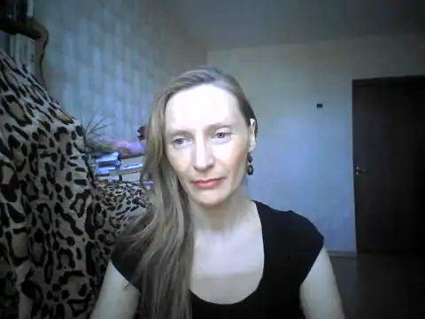 Snapshot of LunaBelle8 chatting on 04-24-26, 11:01 LunaBelle8 online show from 04-24-26, 11:01