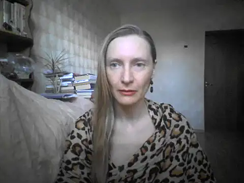 Snapshot of LunaBelle8 chatting on 04-28-26, 02:33 LunaBelle8 online show from 04-28-26, 02:33