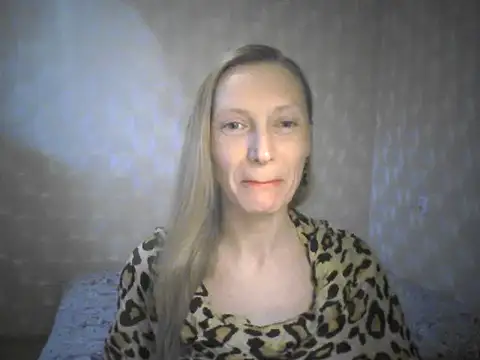 Snapshot of LunaBelle8 chatting on 05-01-26, 04:11 LunaBelle8 online show from 05-01-26, 04:11
