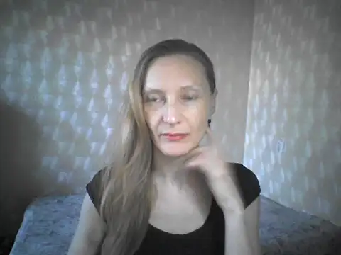 Snapshot of LunaBelle8 chatting on 05-04-26, 04:14 LunaBelle8 online show from 05-04-26, 04:14