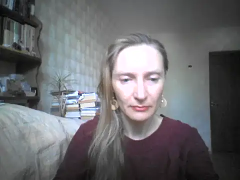 Snapshot of LunaBelle8 chatting on 05-14-26, 02:35 LunaBelle8 online show from 05-14-26, 02:35