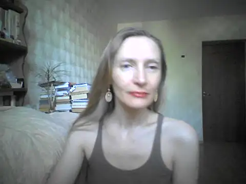 Snapshot of LunaBelle8 chatting on 05-16-26, 02:16 LunaBelle8 online show from 05-16-26, 02:16