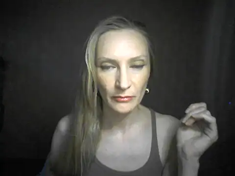 Snapshot of LunaBelle8 chatting on 06-11-26, 06:06 LunaBelle8 online show from 06-11-26, 06:06
