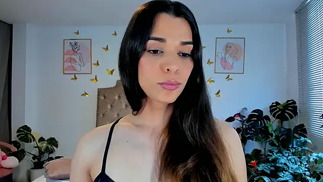 Snapshot of bella_grego chatting on 07-16-26, 05:30 bella grego online show from 07-16-26, 05:30