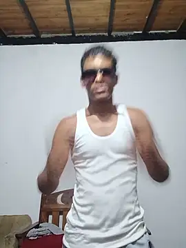 Snapshot of Brayam_30 chatting on 05-17-26, 08:45 Brayam 30 online show from 05-17-26, 08:45