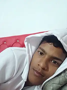 Snapshot of Brayam_30 chatting on 05-27-26, 04:53 Brayam 30 online show from 05-27-26, 04:53