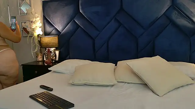 IsabelaCampbell online show from 05-06-26, 06:57