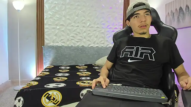 Cris yz online show from 04-17-26, 09:18