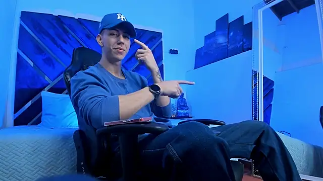 OliverThompsonJS online show from 05-08-26, 05:24