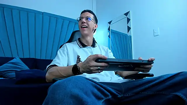 OliverThompsonJS online show from 06-13-26, 03:37