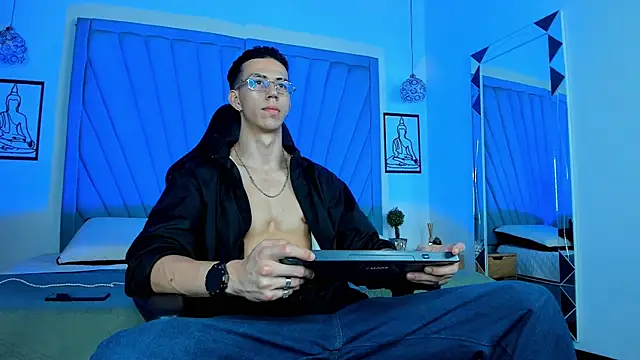 OliverThompsonJS online show from 07-31-26, 03:17
