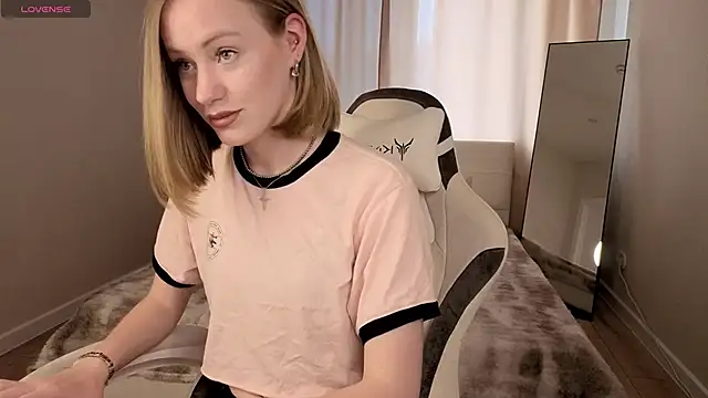 EvaHamilton online show from 06-14-26, 01:14