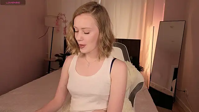 EvaHamilton online show from 06-17-26, 11:05