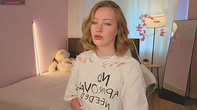 EvaHamilton online show from 07-10-26, 11:51