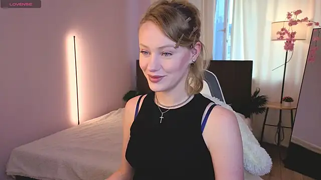 EvaHamilton online show from 07-27-26, 11:45