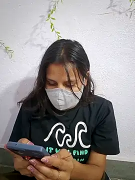 missnaina1 online show from 04-17-26, 11:24