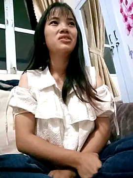 LucyBri01 online show from 04-18-26, 08:53