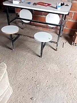  - - -larissa - - - online show from 04-19-26, 10:36