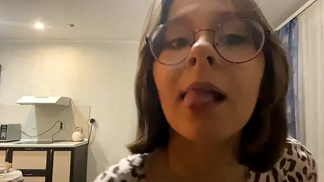 AlmaMitchell online show from 04-21-26, 06:23