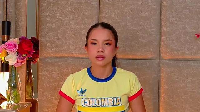 Snapshot of Valeria-Beltran chatting on 06-18-26, 09:25 Valeria-Beltran online show from 06-18-26, 09:25