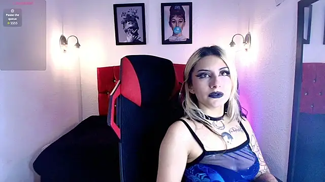 Snapshot of aliceinflames chatting on 05-04-26, 08:05 aliceinflames online show from 05-04-26, 08:05