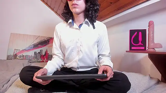 Alecxis  online show from 05-11-26, 01:33