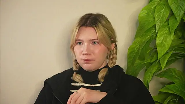 VennieLippe online show from 04-23-26, 05:19