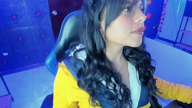LilaVelvet online show from 06-12-26, 07:57