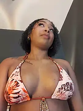 Snapshot of Chloe_LaurentXXX chatting on 05-20-26, 04:46 Chloe LaurentXXX online show from 05-20-26, 04:46