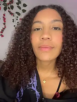 Snapshot of Daphnne_Curly chatting on 06-21-26, 04:59 Daphnne Curly online show from 06-21-26, 04:59