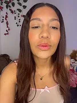 Snapshot of Daphnne_Curly chatting on 06-27-26, 02:05 Daphnne Curly online show from 06-27-26, 02:05