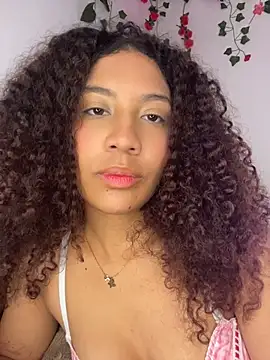 Snapshot of Daphnne_Curly chatting on 07-09-26, 02:59 Daphnne Curly online show from 07-09-26, 02:59