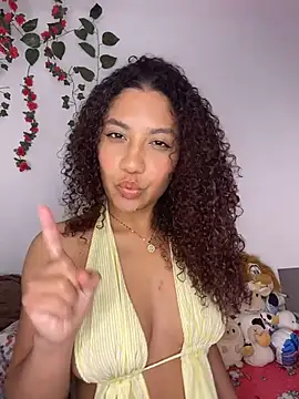 Snapshot of Daphnne_Curly chatting on 07-22-26, 02:03 Daphnne Curly online show from 07-22-26, 02:03