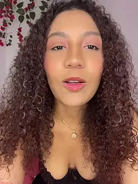 Snapshot of Daphnne_Curly chatting on 07-23-26, 01:58 Daphnne Curly online show from 07-23-26, 01:58
