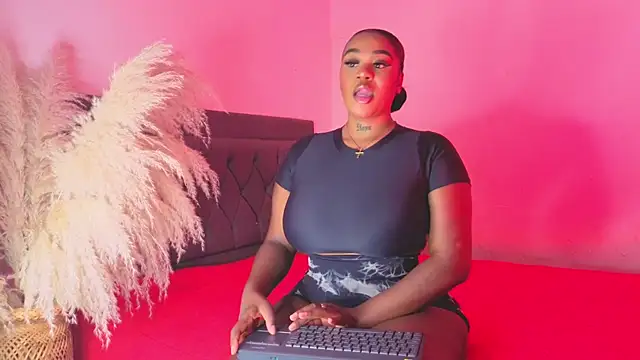 Snapshot of Thalyanna_ebonny chatting on 05-01-26, 05:23 Thalyanna ebonny online show from 05-01-26, 05:23