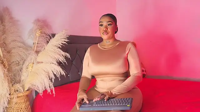 Snapshot of Thalyanna_ebonny chatting on 05-03-26, 11:55 Thalyanna ebonny online show from 05-03-26, 11:55