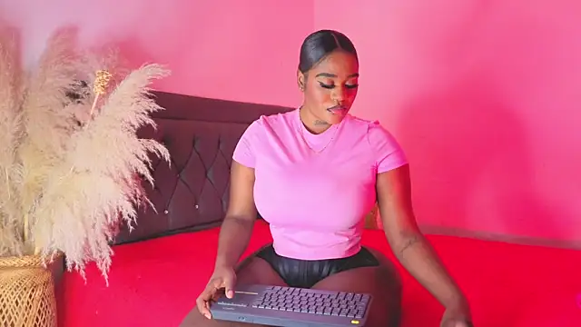 Snapshot of Thalyanna_ebonny chatting on 05-05-26, 07:44 Thalyanna ebonny online show from 05-05-26, 07:44