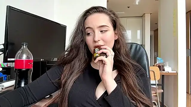 Emilly Cart online show from 06-10-26, 03:07