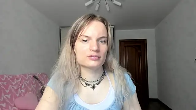 Snapshot of milliKira006 chatting on 05-12-26, 04:20 milliKira006 online show from 05-12-26, 04:20