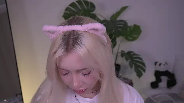 KitsuWaifu online show from 04-21-26, 02:34